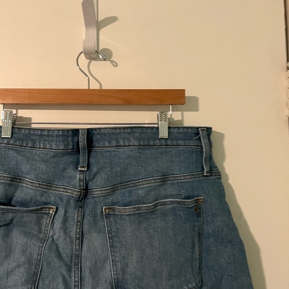 Madewell Plus The Curvy Perfect Jean Short in Baylis Wash - Picture 8 of 12